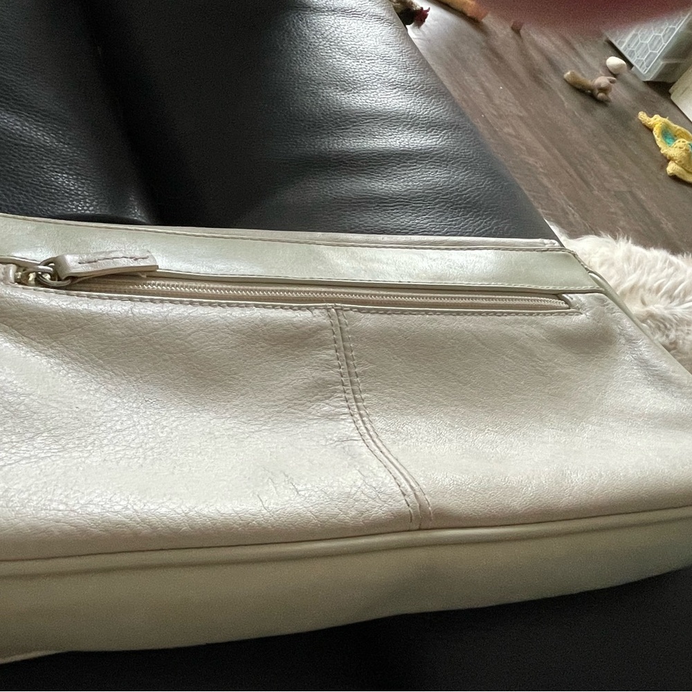 Cream colored genuine leather clutch/ shoulder bag. - Picture 3 of 7